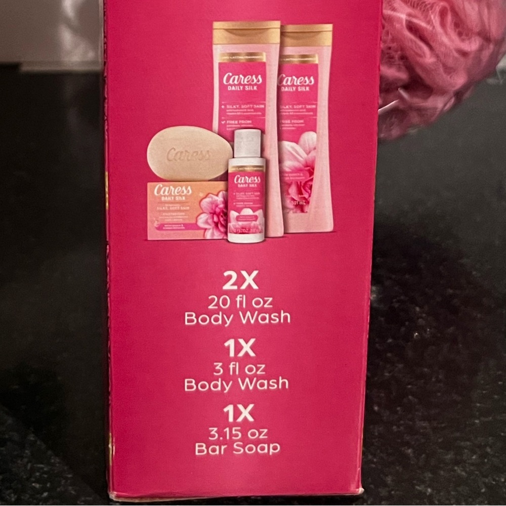 Caress Daily Silk Gift Set W/Bath Pouf & Coupon NIB - Picture 6 of 13
